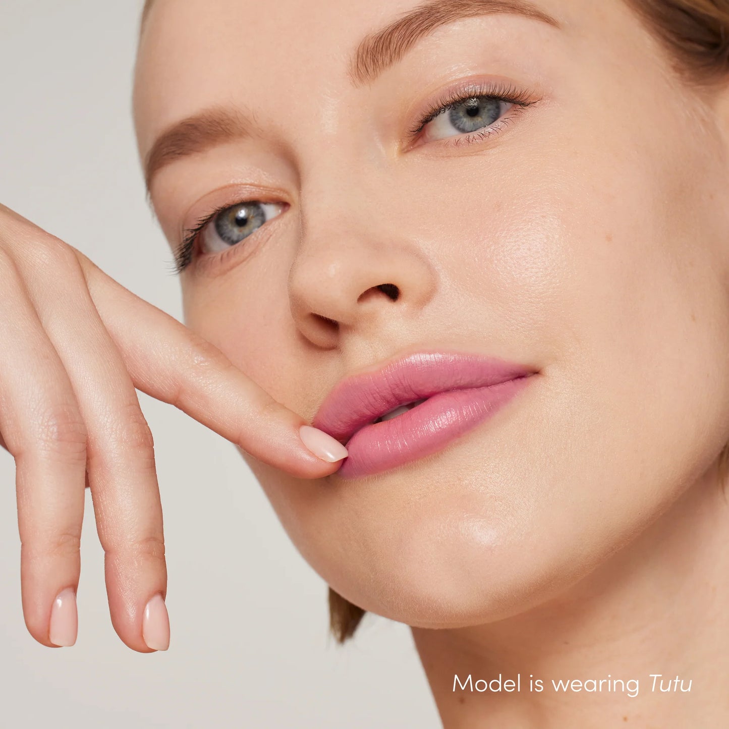 ColorLuxe Hydrating Cream Lipstick Tutu